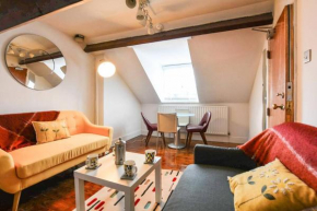 The Studio - 1 FREE PRIVATE PARKING SPACE - 60 SECOND WALK 2 MINSTER - Split Level